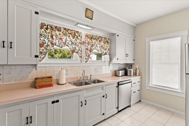 53 Ashland St, Taunton, MA 02780