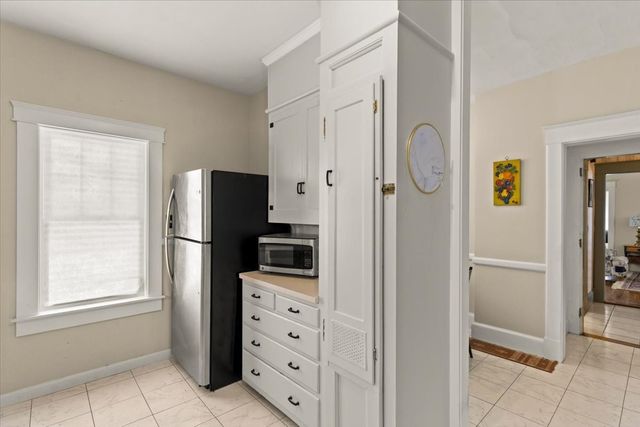 53 Ashland St, Taunton, MA 02780