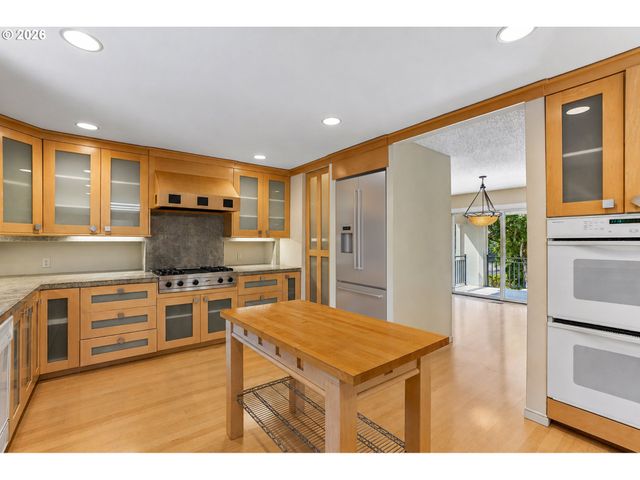 7600 Sw NORTHVALE Way, Portland, OR 97225