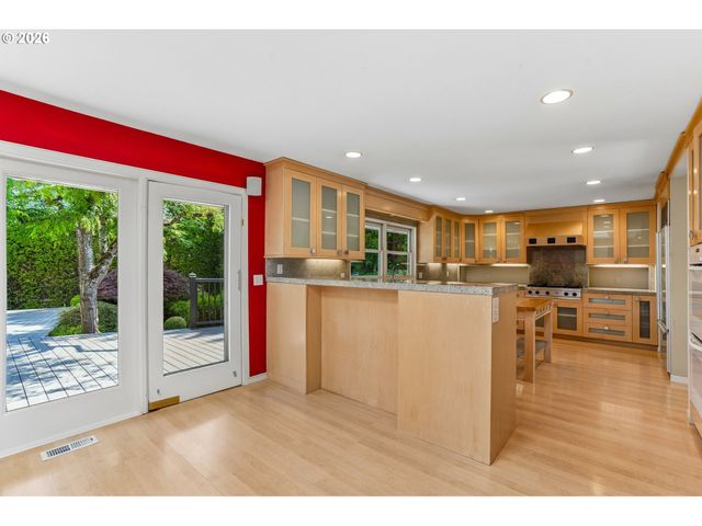7600 Sw NORTHVALE Way, Portland, OR 97225