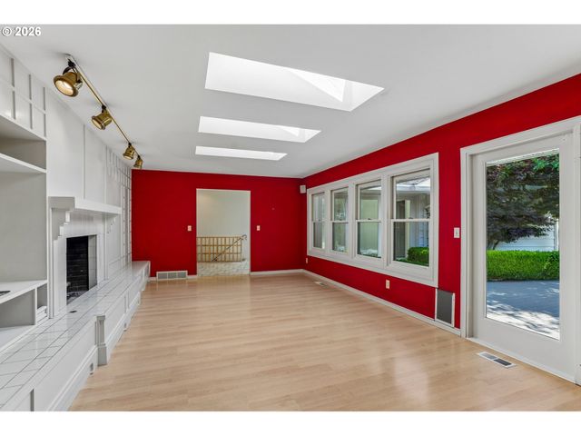 7600 Sw NORTHVALE Way, Portland, OR 97225