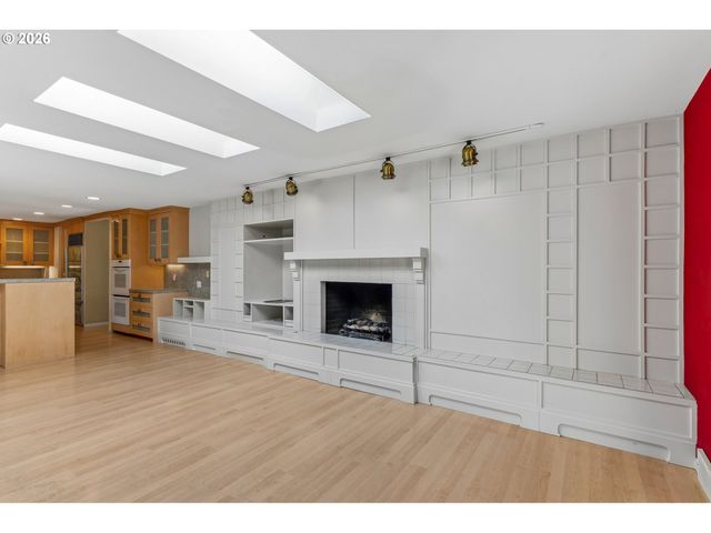 7600 Sw NORTHVALE Way, Portland, OR 97225