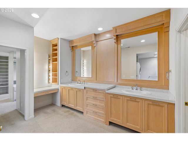 7600 Sw NORTHVALE Way, Portland, OR 97225