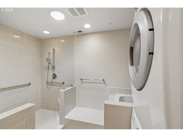 7600 Sw NORTHVALE Way, Portland, OR 97225