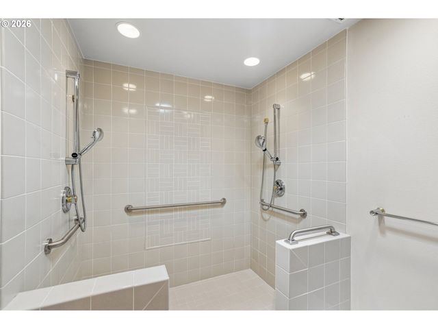 7600 Sw NORTHVALE Way, Portland, OR 97225