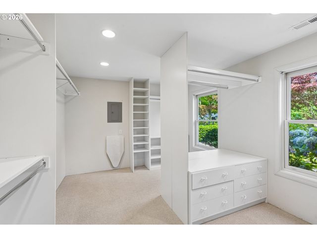 7600 Sw NORTHVALE Way, Portland, OR 97225