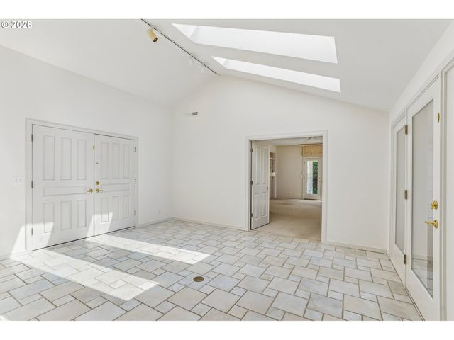 7600 Sw NORTHVALE Way, Portland, OR 97225
