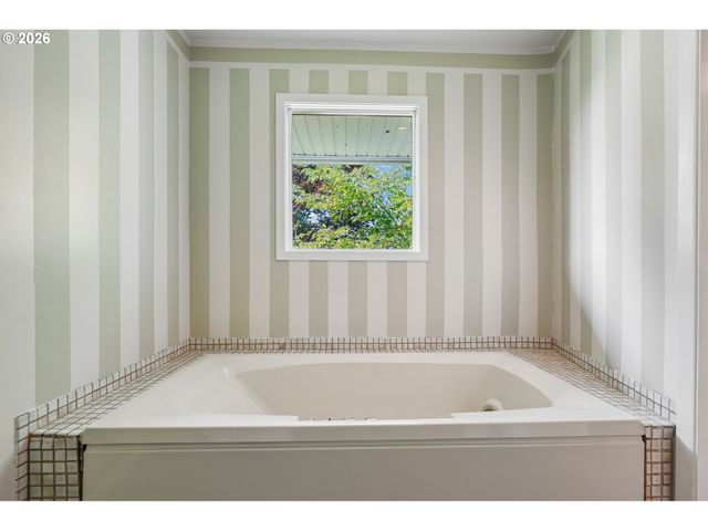7600 Sw NORTHVALE Way, Portland, OR 97225