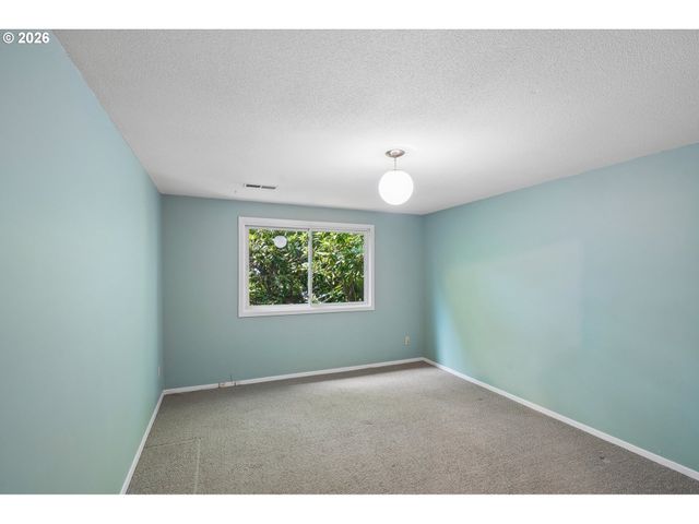 7600 Sw NORTHVALE Way, Portland, OR 97225