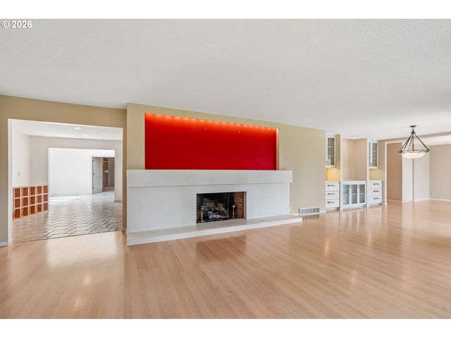 7600 Sw NORTHVALE Way, Portland, OR 97225