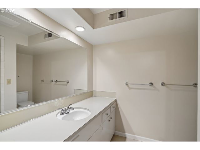 7600 Sw NORTHVALE Way, Portland, OR 97225