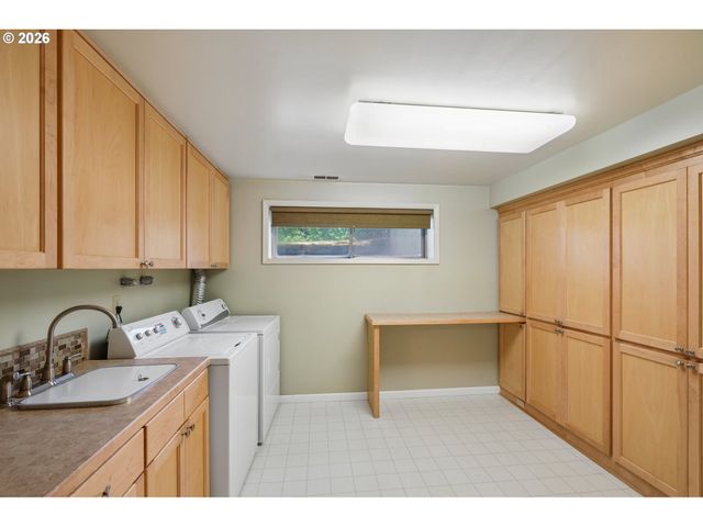 7600 Sw NORTHVALE Way, Portland, OR 97225