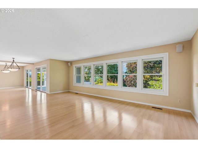 7600 Sw NORTHVALE Way, Portland, OR 97225