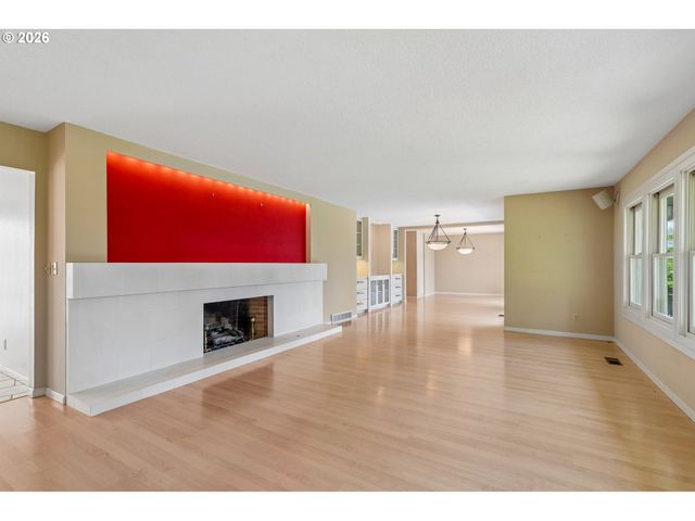 7600 Sw NORTHVALE Way, Portland, OR 97225