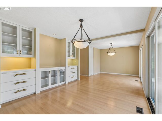 7600 Sw NORTHVALE Way, Portland, OR 97225