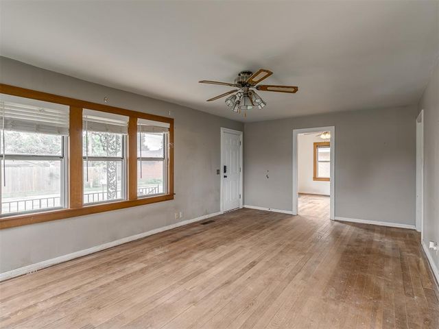 202 W Vandament Avenue, Yukon, OK 73099