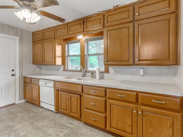 202 W Vandament Avenue, Yukon, OK 73099