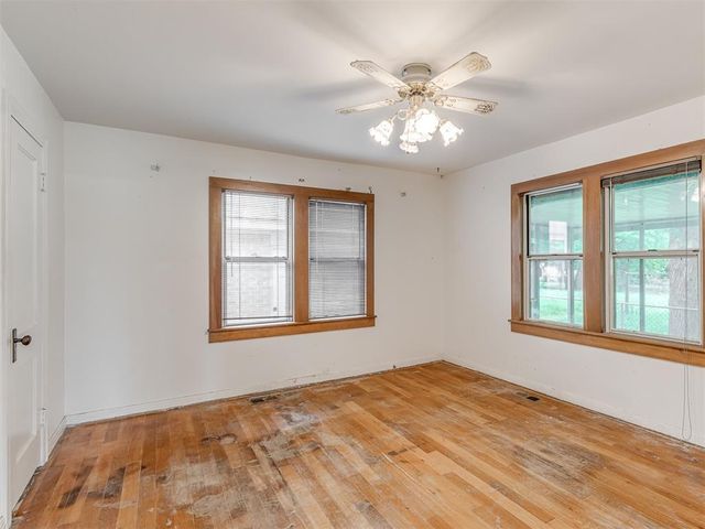 202 W Vandament Avenue, Yukon, OK 73099