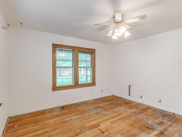 202 W Vandament Avenue, Yukon, OK 73099