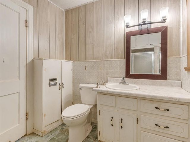 202 W Vandament Avenue, Yukon, OK 73099