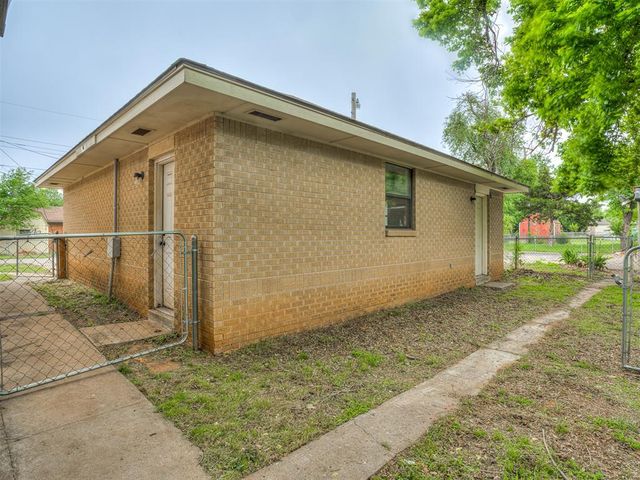 202 W Vandament Avenue, Yukon, OK 73099