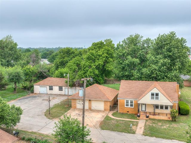 202 W Vandament Avenue, Yukon, OK 73099
