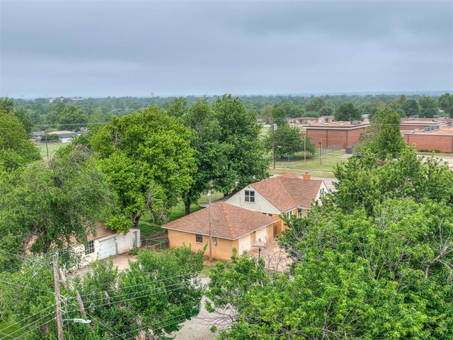 202 W Vandament Avenue, Yukon, OK 73099