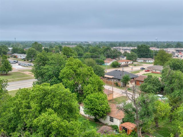 202 W Vandament Avenue, Yukon, OK 73099