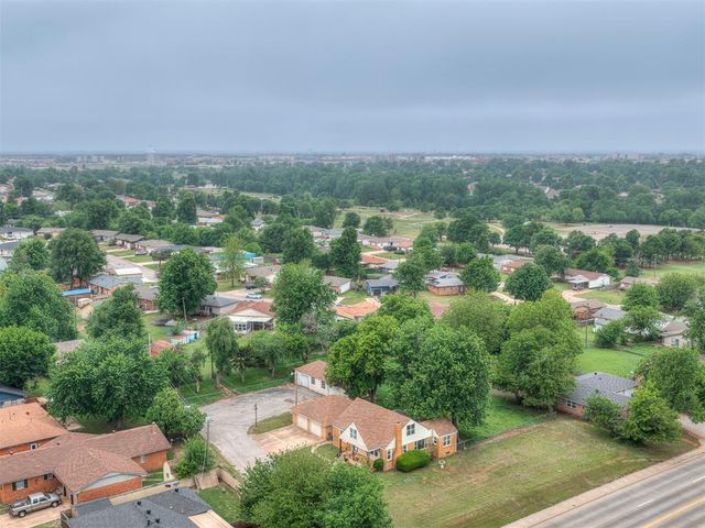 202 W Vandament Avenue, Yukon, OK 73099