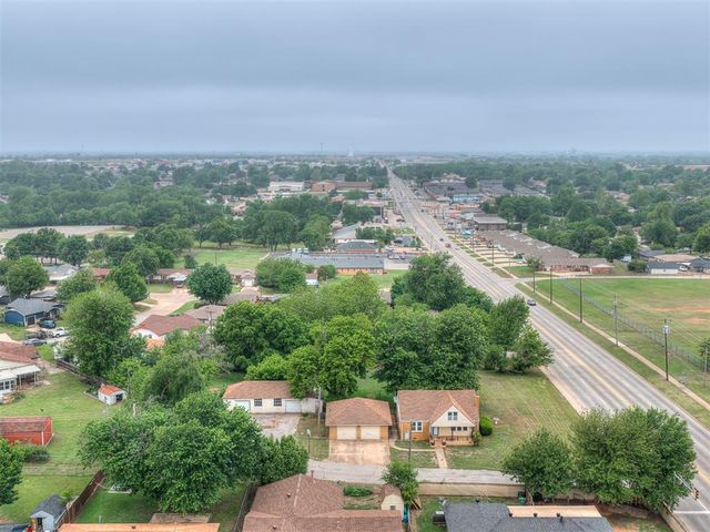 202 W Vandament Avenue, Yukon, OK 73099