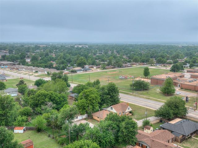 202 W Vandament Avenue, Yukon, OK 73099