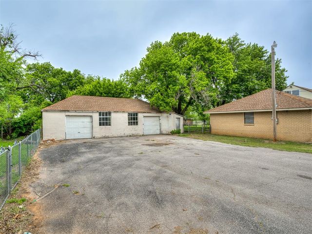202 W Vandament Avenue, Yukon, OK 73099