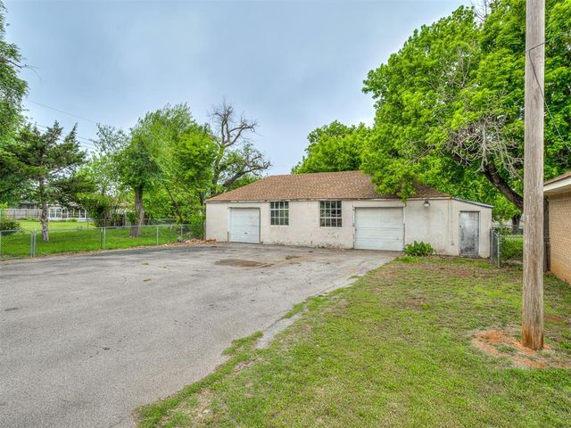 202 W Vandament Avenue, Yukon, OK 73099