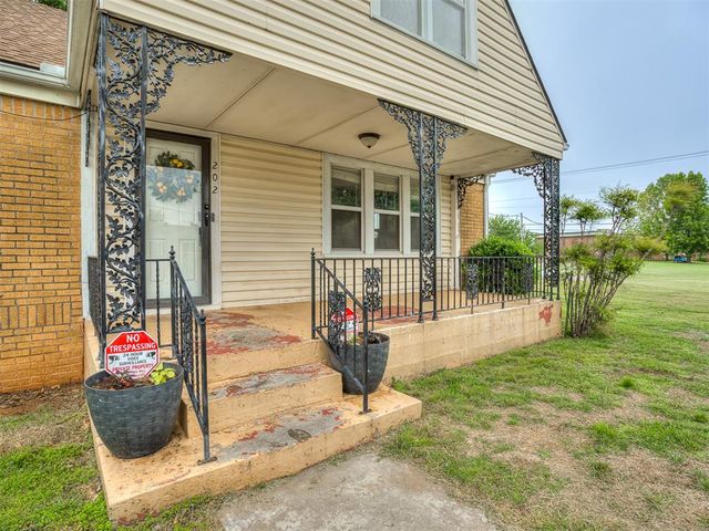 202 W Vandament Avenue, Yukon, OK 73099