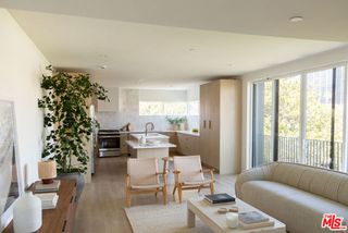 6541 De Longpre Avenue 1/2, Los Angeles, CA 90028