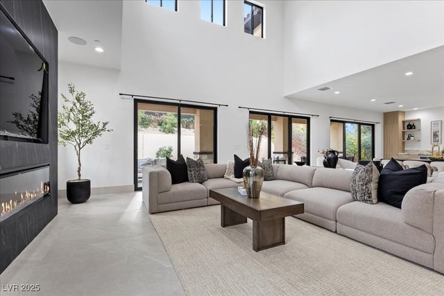 19 Rue Grimaldi Way, Henderson, NV 89011