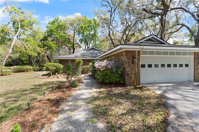 219 Five Pounds Road, St Simons Island, GA 31522