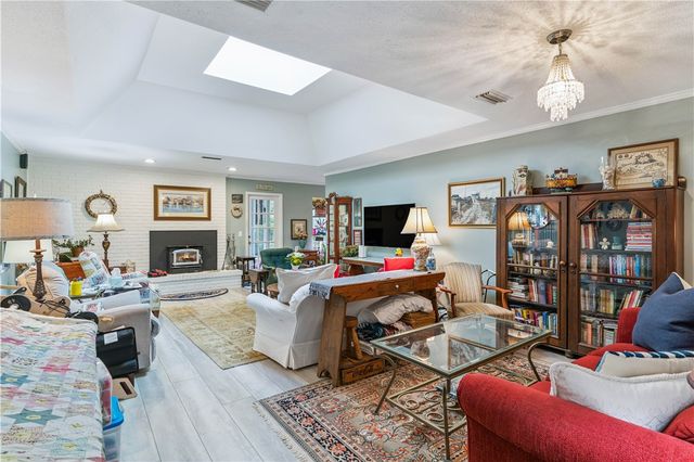 219 Five Pounds Road, St Simons Island, GA 31522