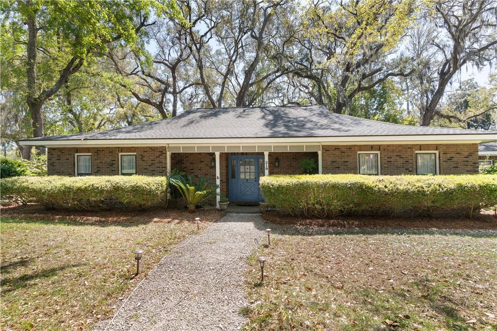 219 Five Pounds Road, St Simons Island, GA 31522