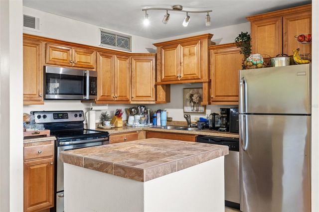 320 BLACK OAK COURT 208, Altamonte Springs, FL 32701