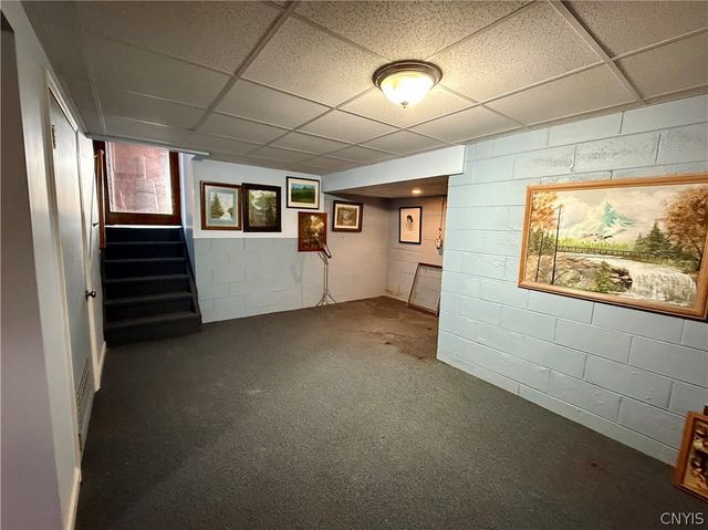 27 Meadowbrook Drive, New Hartford, NY 13413