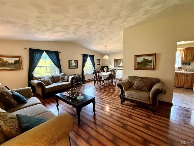 27 Meadowbrook Drive, New Hartford, NY 13413