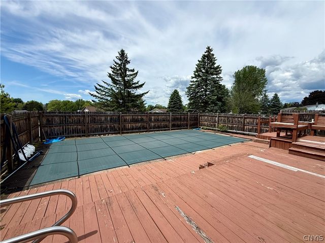 27 Meadowbrook Drive, New Hartford, NY 13413