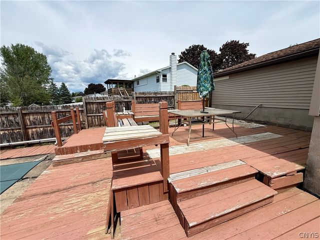 27 Meadowbrook Drive, New Hartford, NY 13413