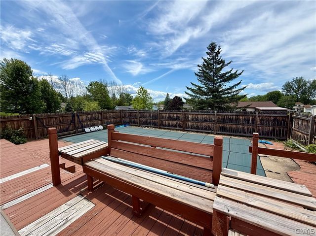 27 Meadowbrook Drive, New Hartford, NY 13413