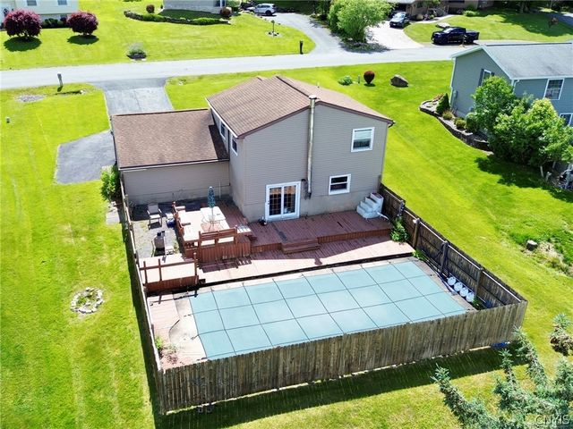 27 Meadowbrook Drive, New Hartford, NY 13413
