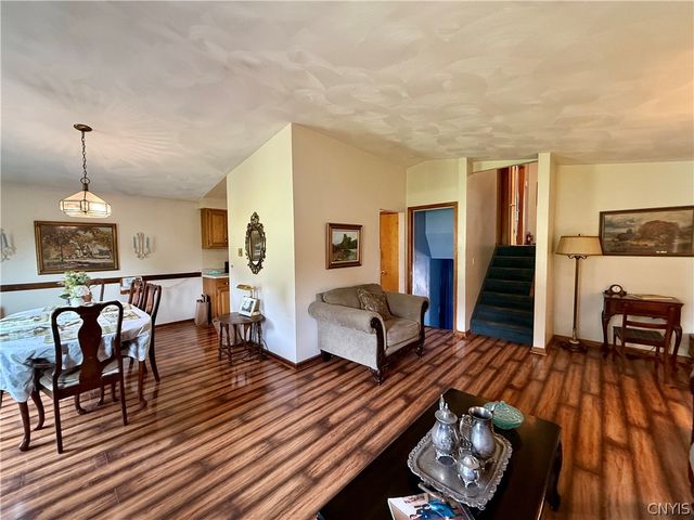 27 Meadowbrook Drive, New Hartford, NY 13413