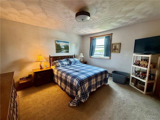 27 Meadowbrook Drive, New Hartford, NY 13413
