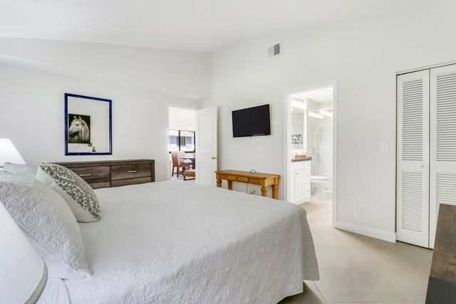 825 Club Drive, Palm Beach Gardens, FL 33418