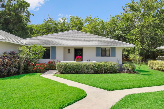 825 Club Drive, Palm Beach Gardens, FL 33418